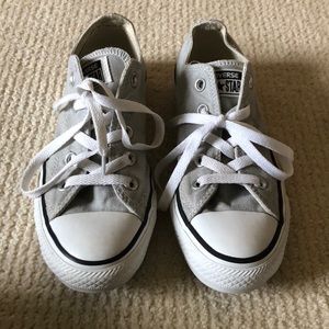 Gray low top converse
